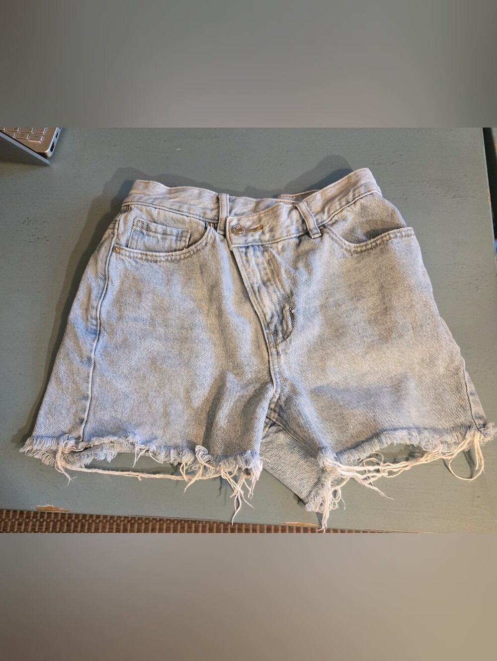 PacSun Criss Cross Distressed Denim Cutoff Shorts Size 24